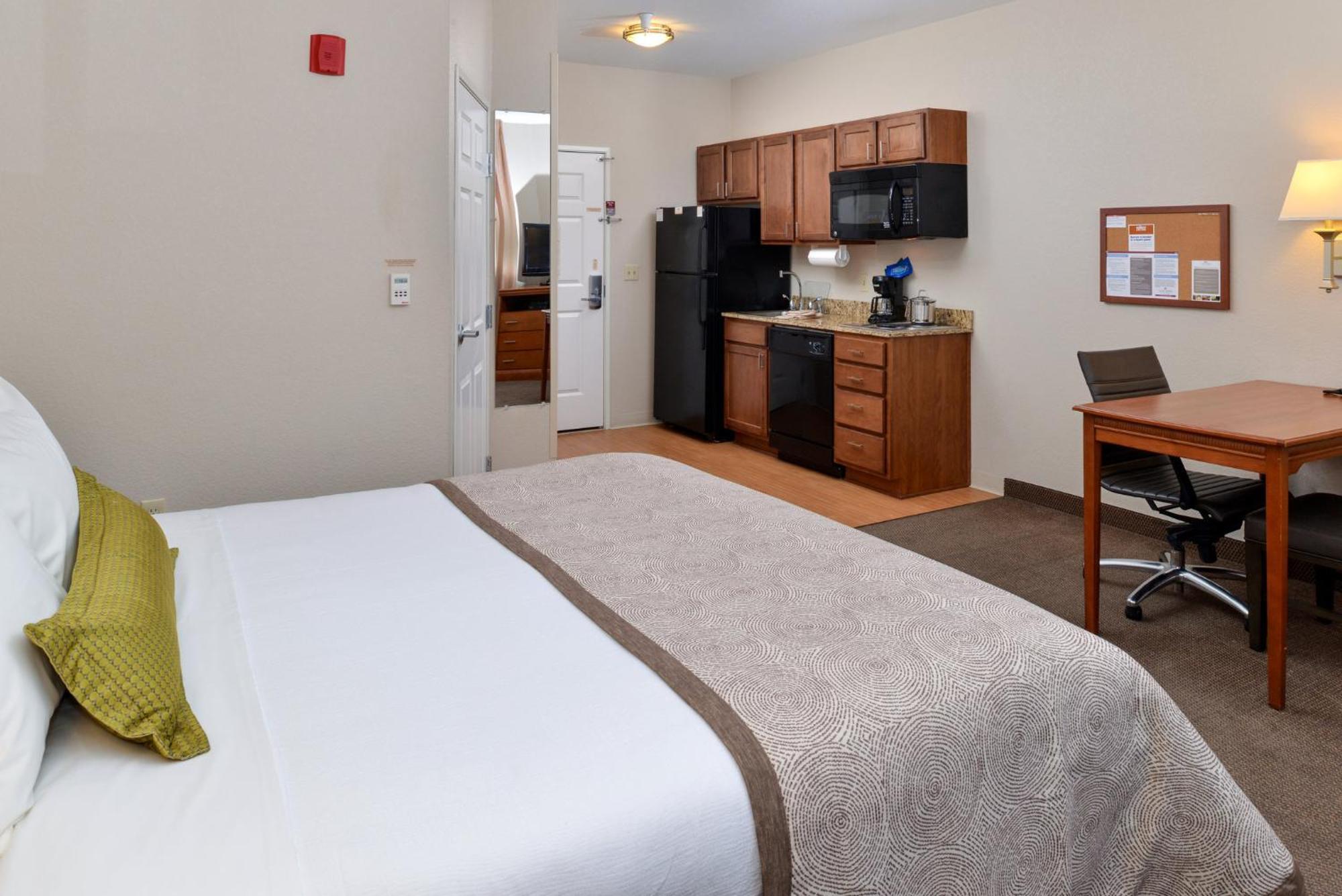 Candlewood By Ihg Hotel Turlock